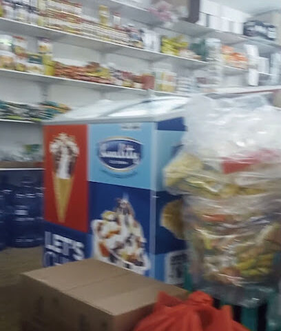 سكن عمال بقالة - بقالة غير قانونية - دبي -