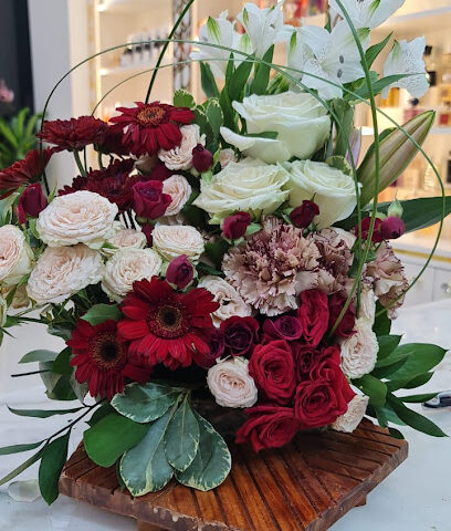 نغم للزهور والهدايا للزهور والهدايا من نغم - عجمان - +971 55 470 1132