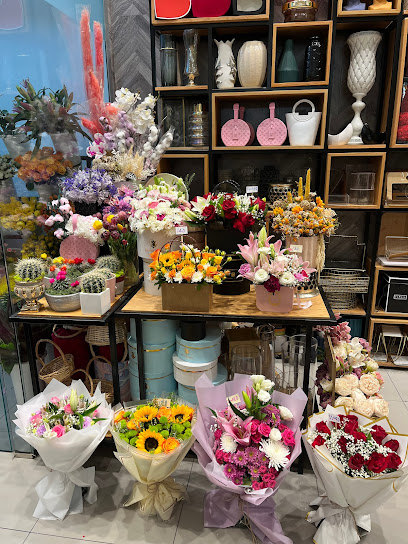 بلاك توليب للزهور ذ م م فرع 2 - سيتي سنتر الزاهية - United Arab Emirates|near Parking G/C - Industrial Area - Al Zahia - Sharjah|Shop No: G053