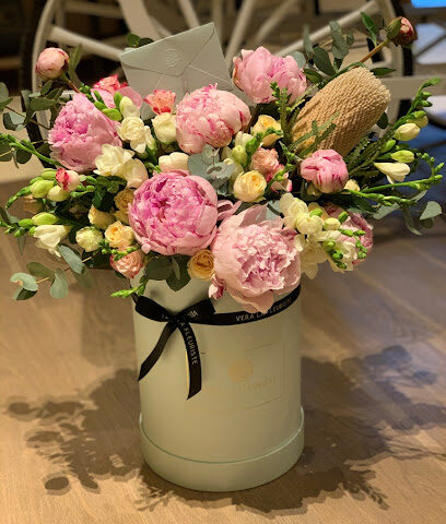 فيرا لا فلوريست - عجمان - +971 55 665 6618