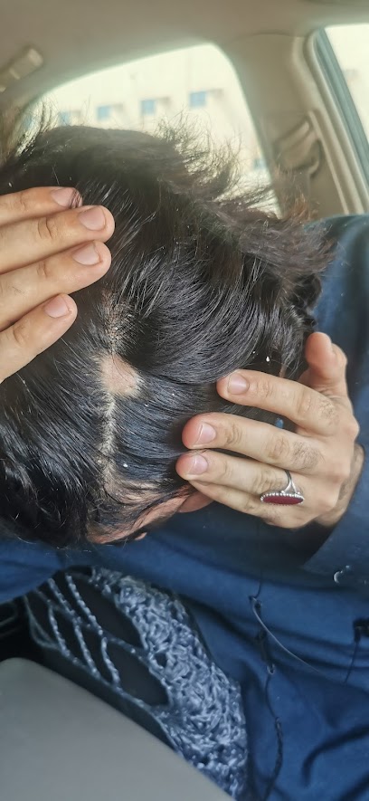 دكتور أحسن ، دكتوراه في الطب ، ABHRS (الولايات المتحدة) جراح زراعة الشعر أبو ظبي دبي الإمارات العربية المتحدة - United Arab Emirates|Khalifa City - SE-4 - Abu Dhabi|CH6C+V7W