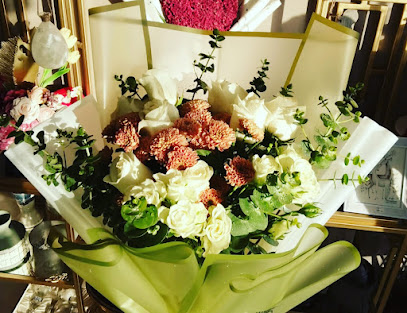 خمسة للزهور والشوكولاتة ذ - عجمان - +971 56 437 0431