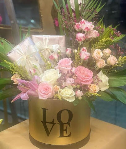 أزهار وردة وشمعة - عجمان - +971 55 457 0062