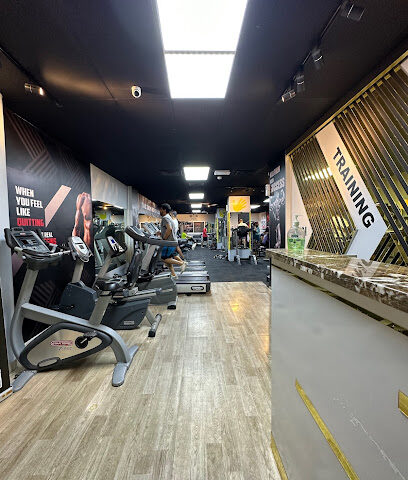 العيلة جيم - دبي - +971 52 662 8777