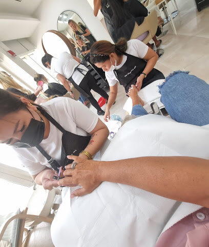 صالون ويلو لاين للشعر والتجميل - دبي - +971 52 584 8201