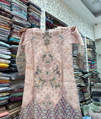فيرست بوتيك (أول أزياء) - أبو ظبي - +971 4 325 4839