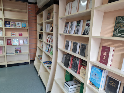 مكتبة لبيع الكتب . مركز موارد جمعية الكتاب المقدس - أبو ظبي -
