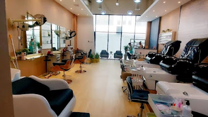 صالون جولدن لوتس للتجميل - أبو ظبي - +971 6 538 1666